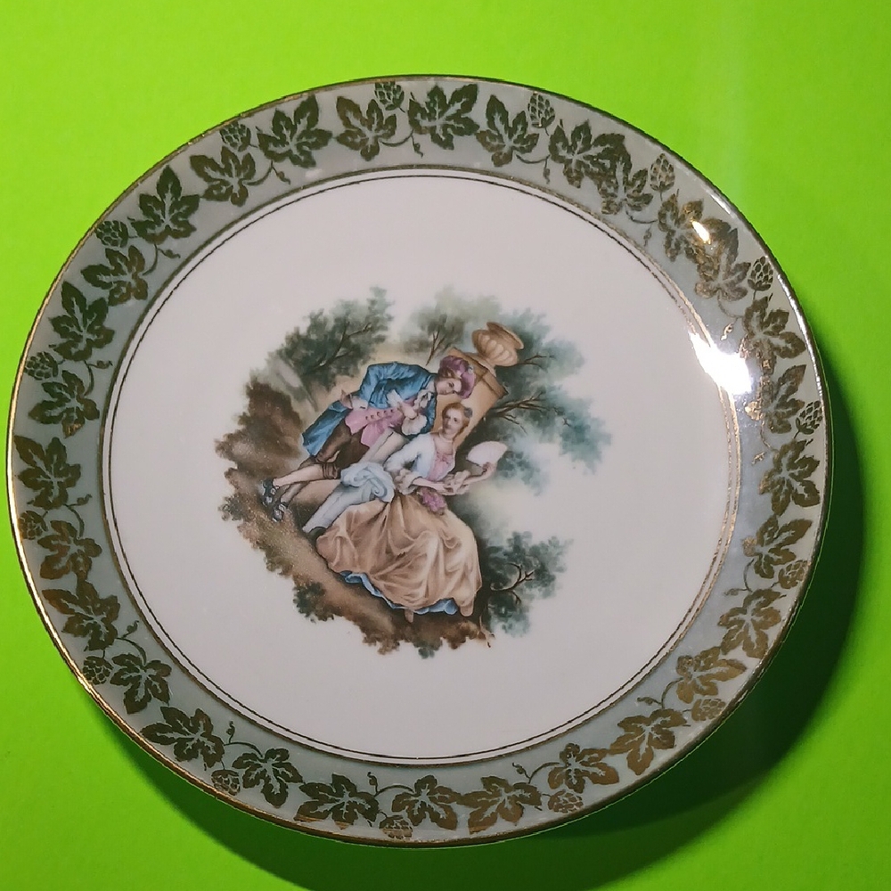 Elegant Gold and Green Decorative Plate